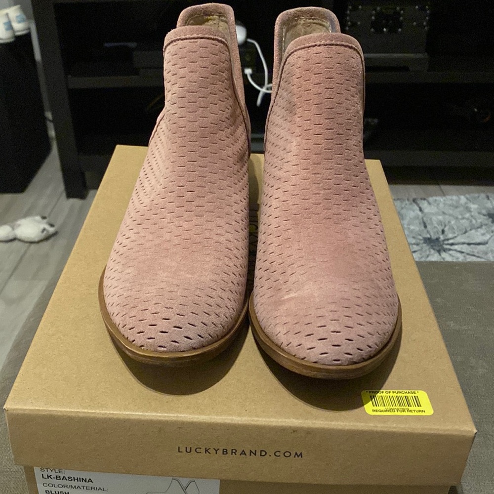 Lucky brand blush pink 8 1/2 suede